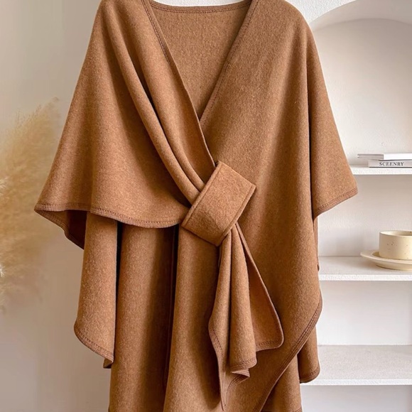 The Unbranded Brand Jackets & Blazers - Elegant Brown Women's Cape